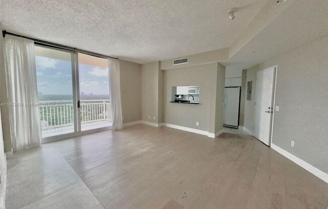 1 bed, 1 bath, 770 sqft, $3,350, Unit 1801