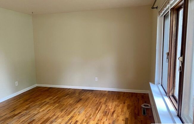 1100-1102 Castlerock Dr