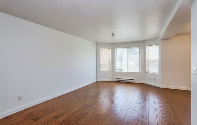 Spacious 2BR Condo with Parking + W/D | Ocean Ave | Pet Friendly | Walk to Whole Foods & SFSU | YouTube Tour