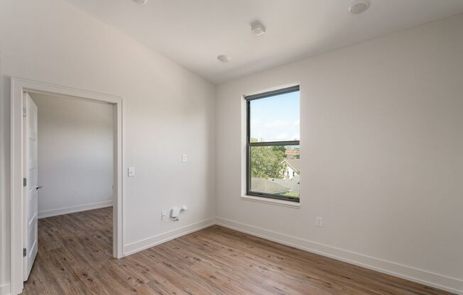 2 beds, 1 bath, $1,800, Unit 1050 N 4th St. Apt. 421