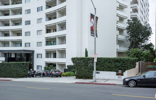 1 bed, 1.5 baths, 1,009 sqft, $3,990, Unit 1112