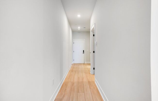 1 bed, 1 bath, 730 sqft, $1,600, Unit 208