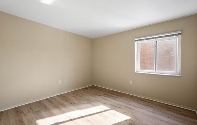 2 beds, 1 bath, 950 sqft, $999, Unit 110 L
