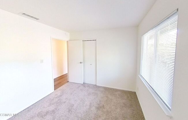Beautifully updated, Thousand Oaks 4 + 2 single story home