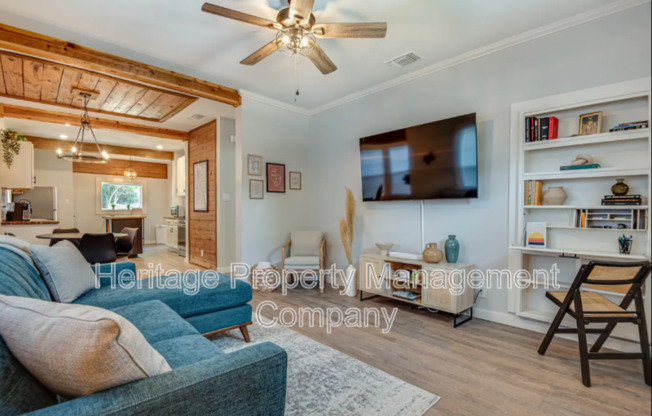 107 W HART AVE