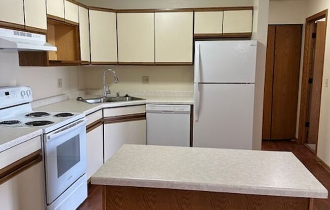 1 bed, 1 bath, 700 sqft, $1,220, Unit 401-317