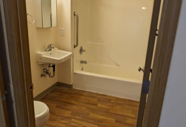 1 bed, 1 bath, 650 sqft, $1,325, Unit 05