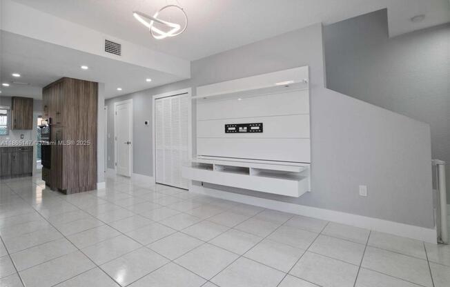 3378 W 80 ST