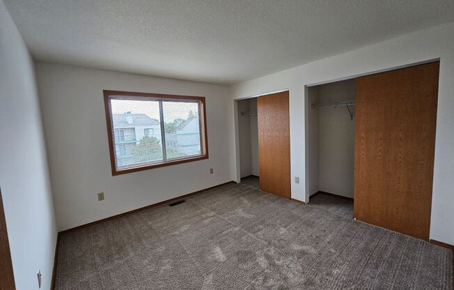 2 beds, 1.5 baths, 963 sqft, $1,240, Unit T-07
