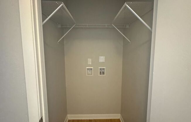 1 bed, 1 bath, 607 sqft, $1,350, Unit 24