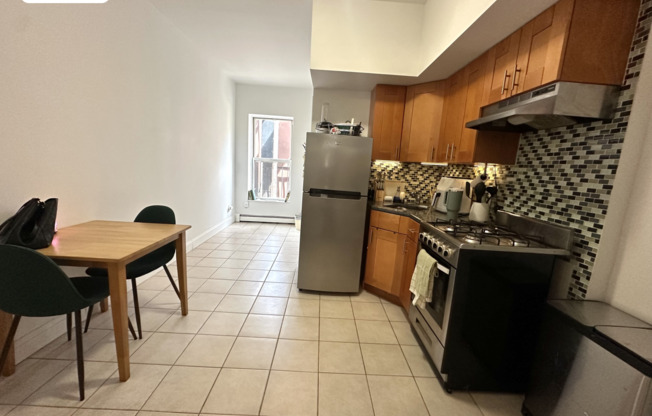 359 W 53 ST