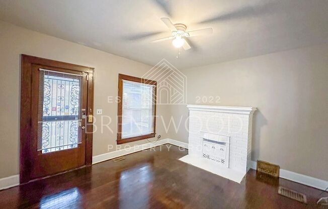 Charming 3-Bedroom Home with Modern Kitchen & Hardwood Floors – Move-In Ready!