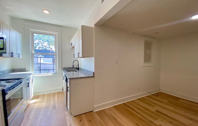 3 beds, 1 bath, 800 sqft, $2,550, Unit Unit 3