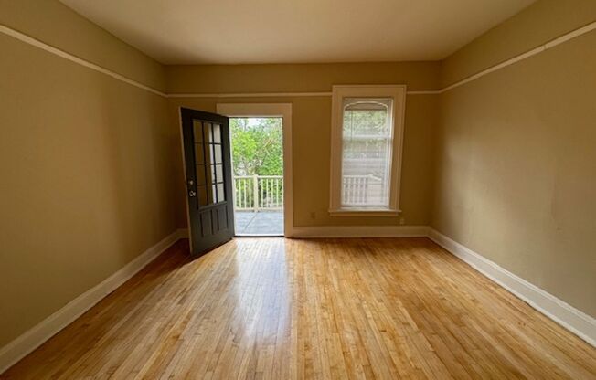 2943-2945 N Bartlett Ave
