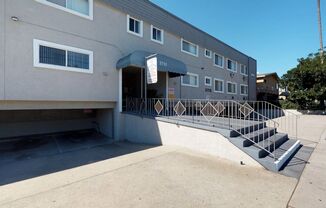 5715 Vineland Ave