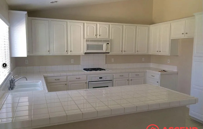 Spacious 3-Bedroom, 2-Bath Home with Fireplace!