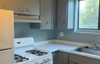 2 beds, 1 bath, 700 sqft, $1,395, Unit Unit 4