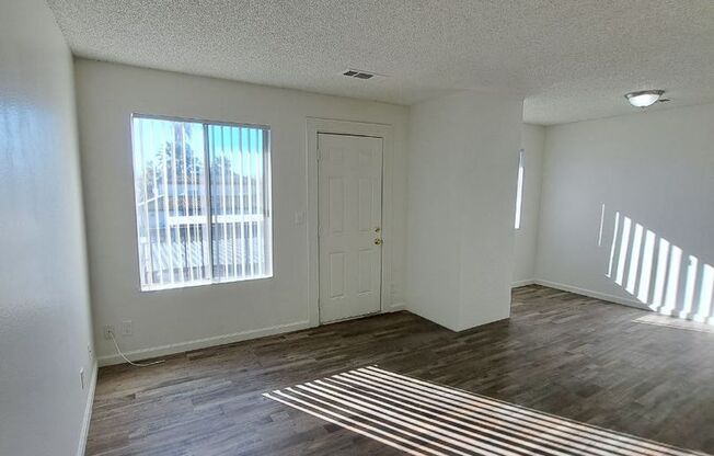 Studio, 1 bath, 400 sqft, $995, Unit 221