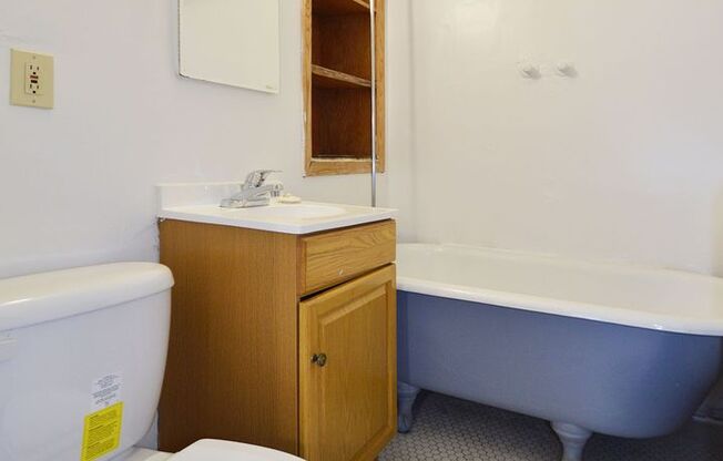 2 beds, 2 baths, 950 sqft, $1,400, Unit 10 - 110