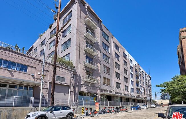 1 bed, 1 bath, 773 sqft, $3,100, Unit 302