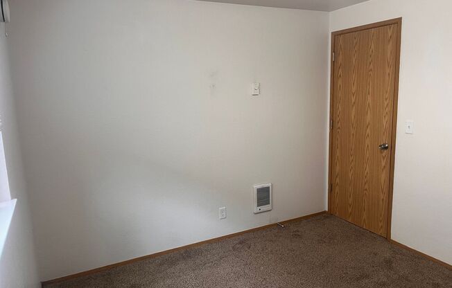 2 beds, 1 bath, 875 sqft, $1,395, Unit 127-43