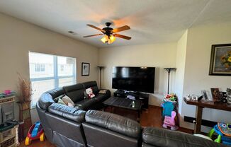 3 beds, 2 baths, $1,400