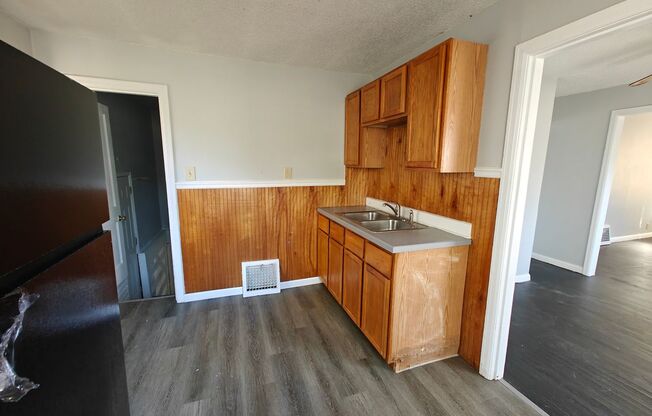 2 beds, 1 bath, $1,200