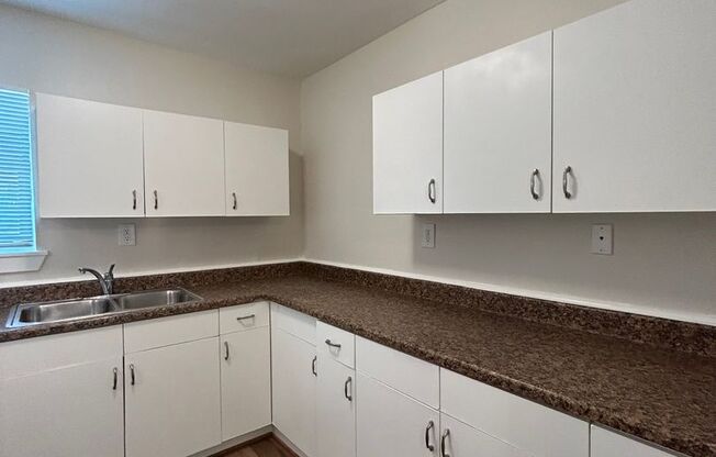 2 beds, 1 bath, $895, Unit MA9136