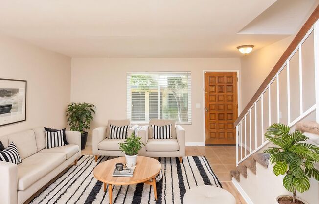 Spacious 2 Bedroom / 1.5 Bath Condominium in Chollas Creek/City Heights!