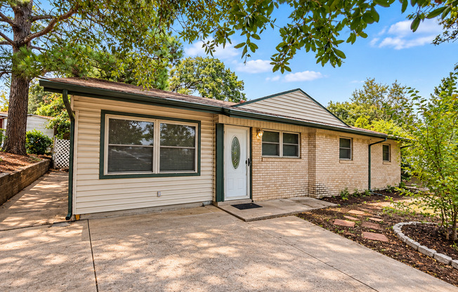 Beautifully Renovated 3-Bed Gem in Arlington – Modern Updates & Huge Backyard!