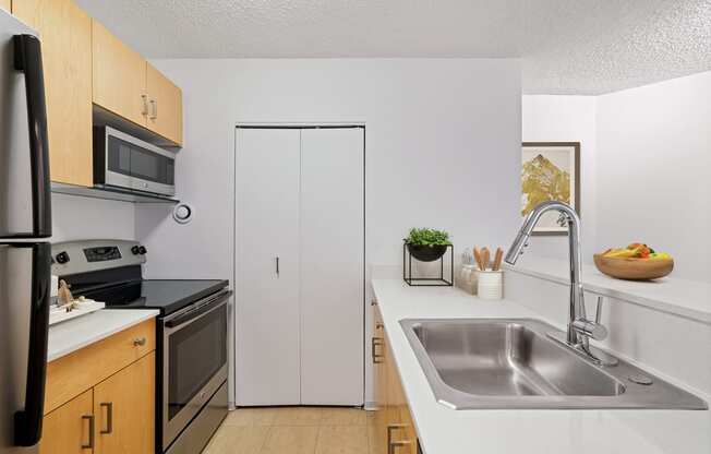 Fully Equipped Kitchen at Asbury Plaza, Illinois