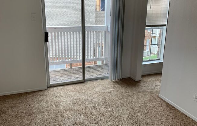 1 bed, 1 bath, 470 sqft, $745, Unit 915