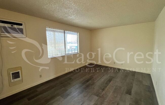 2 beds, 1 bath, $1,050, Unit 1027H