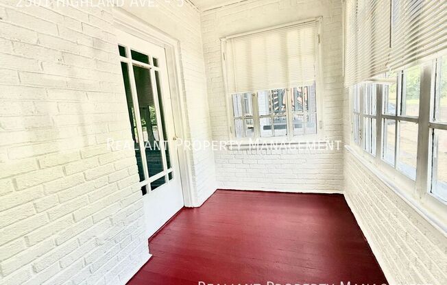 2501 HIGHLAND AVE