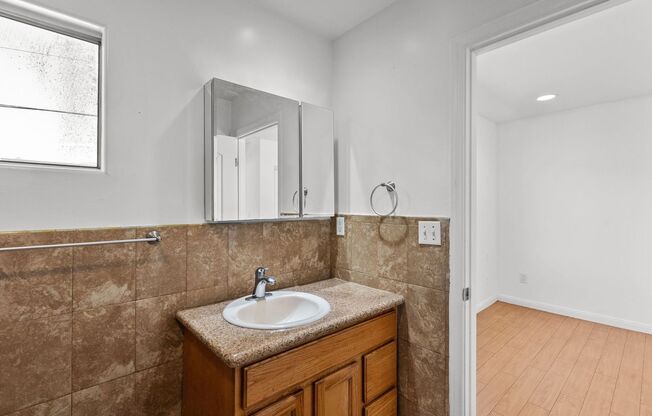 1 bed, 1 bath, $1,750, Unit 1604 1/2 C