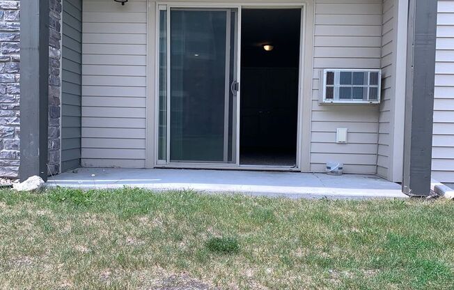 2 beds, 2 baths, 1,011 sqft, $1,255, Unit 2450-108