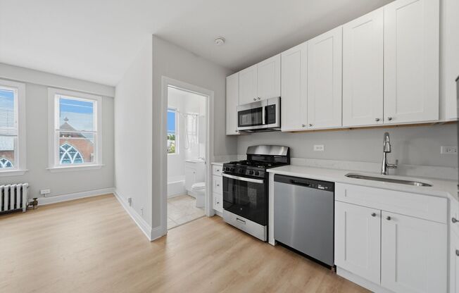 Studio, 1 bath, 343 sqft, $1,695, Unit 402