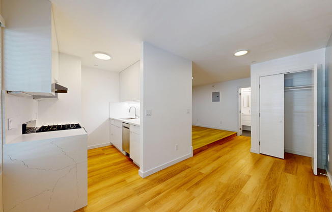 2425 BUCHANAN