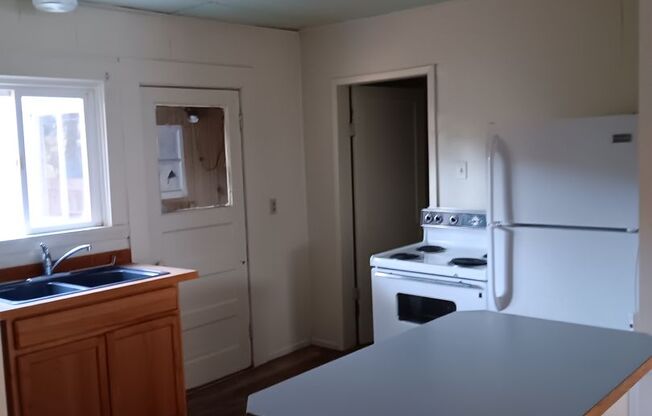 2 beds, 1 bath, $1,000