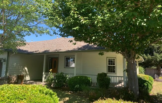 3BD 2BTH w/2 Car Garage & Landscaped Yard