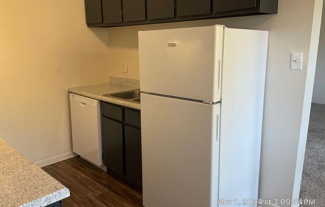 2 beds, 1 bath, 705 sqft, $1,095, Unit 02716-07