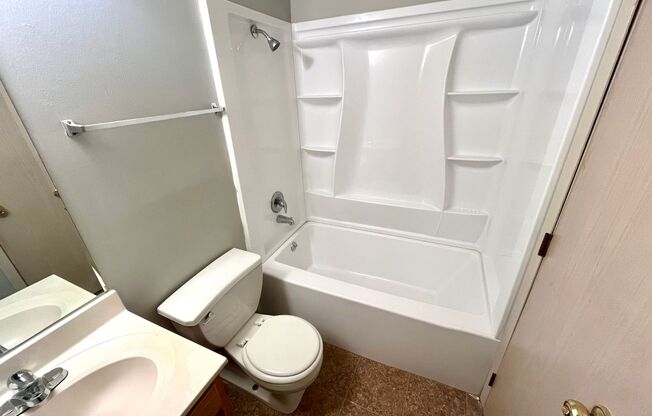 1 bed, 1 bath, $895, Unit 305 S 16th St- Unit 502