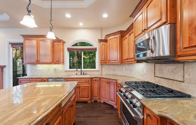 4 beds, 4 baths, $6,500, Unit #B