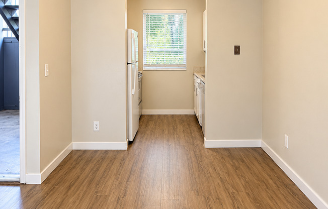 2 beds, 1 bath, 760 sqft, $1,450, Unit 07