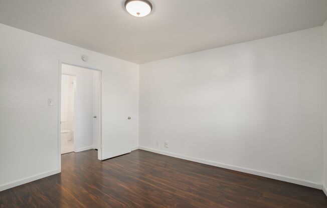 1 bed, 1 bath, $1,900, Unit F