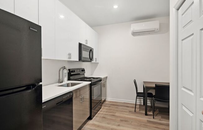 3 beds, 2 baths, 875 sqft, $1,450, Unit Unit 104