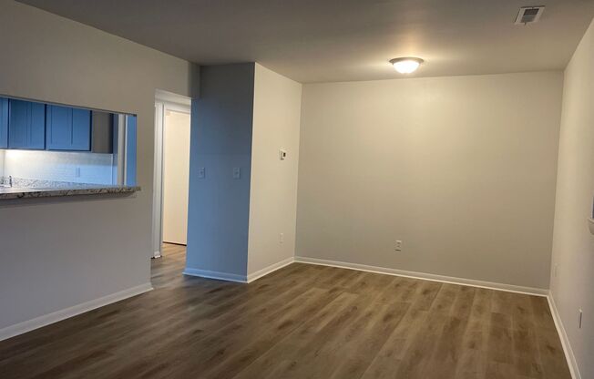 2 beds, 1 bath, 925 sqft, $1,195, Unit 28