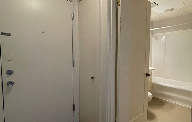 1 bed, 1 bath, 450 sqft, $1,395, Unit 320