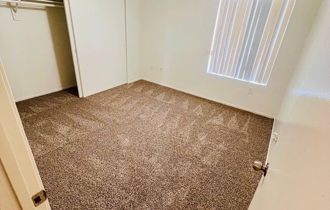 2 beds, 1 bath, 849 sqft, $1,525, Unit 035