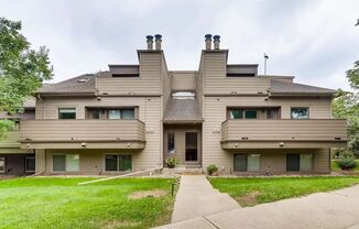 Unique One Bedroom Condo Available in North Boulder with private patio and detached garage!